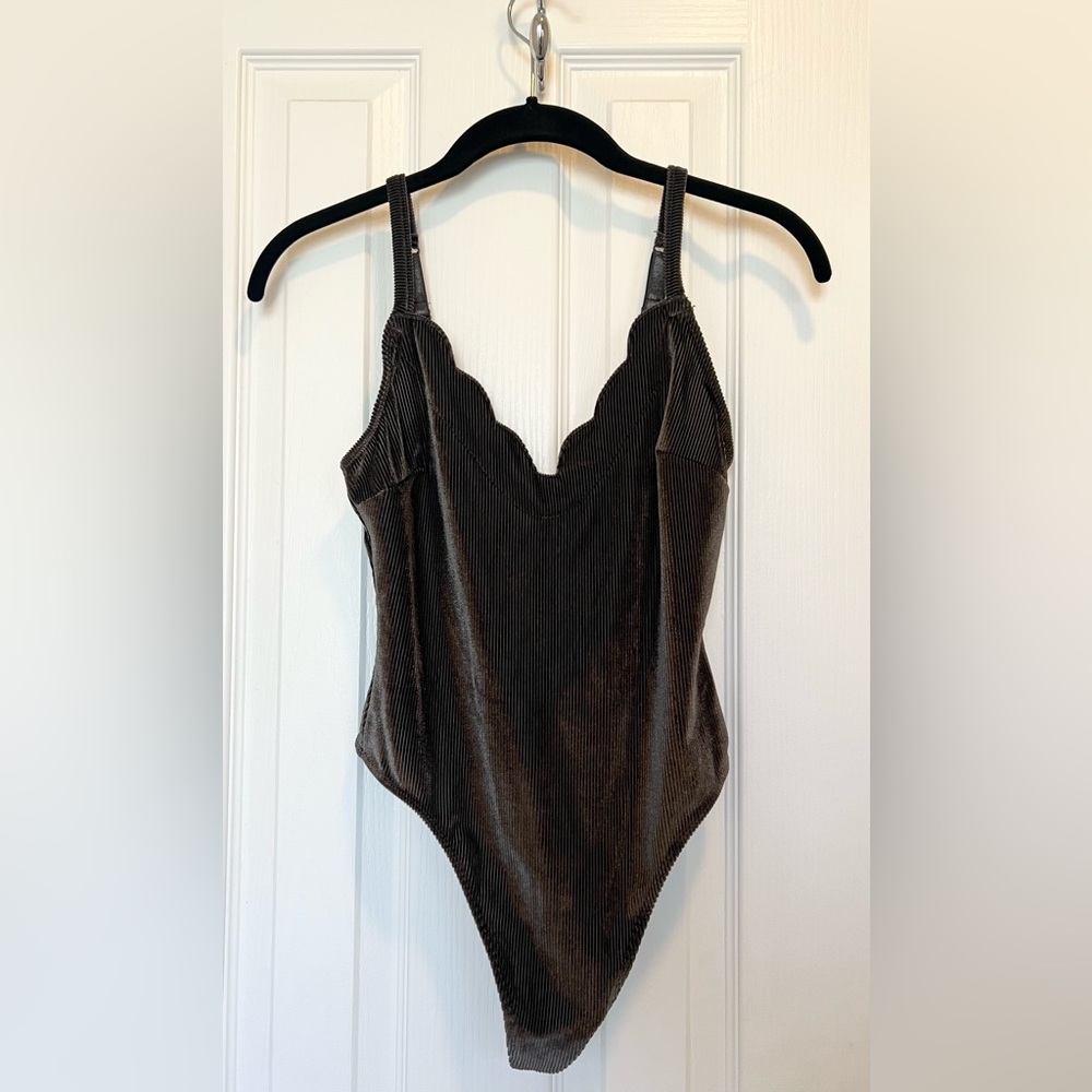 dark grey velvety bodysuit 🩶🖤💅